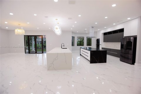 Casa en venta en Cutler Bay, Florida, 5 dormitorios, 438.22 m2 № 878339 - foto 5
