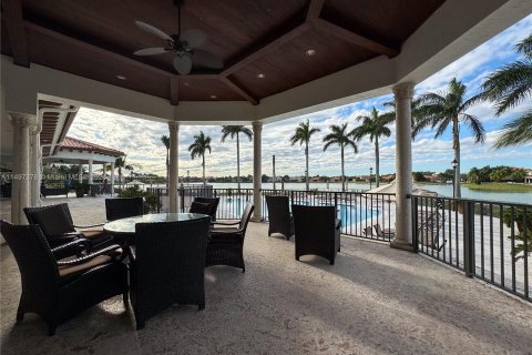 Villa ou maison à vendre à Cutler Bay, Floride: 5 chambres, 438.22 m2 № 878339 - photo 25