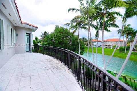 Villa ou maison à vendre à Cutler Bay, Floride: 5 chambres, 438.22 m2 № 878339 - photo 13