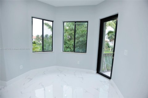 Villa ou maison à vendre à Cutler Bay, Floride: 5 chambres, 438.22 m2 № 878339 - photo 15