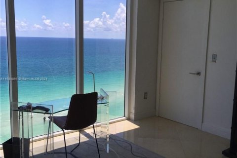 Condominio en venta en Sunny Isles Beach, Florida, 3 dormitorios, 226.68 m2 № 1294333 - foto 21