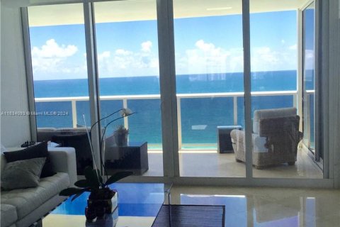 Condominio en venta en Sunny Isles Beach, Florida, 3 dormitorios, 226.68 m2 № 1294333 - foto 14