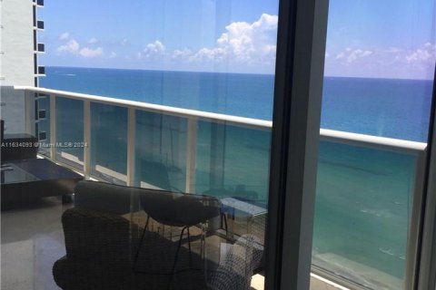 Copropriété à vendre à Sunny Isles Beach, Floride: 3 chambres, 226.68 m2 № 1294333 - photo 2