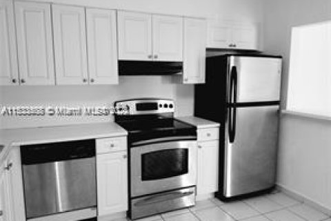 Condominio en venta en Pembroke Park, Florida, 2 dormitorios, 95.69 m2 № 1009137 - foto 1