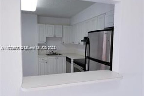 Copropriété à vendre à Pembroke Park, Floride: 2 chambres, 95.69 m2 № 1009137 - photo 3