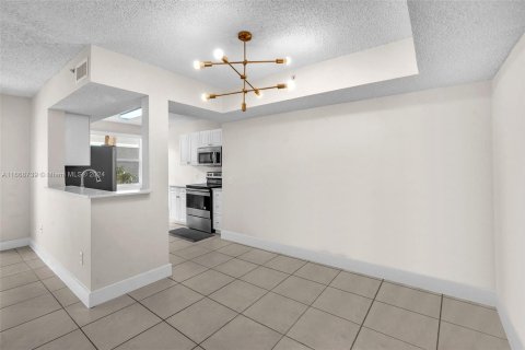 Condominio en venta en Pembroke Pines, Florida, 3 dormitorios, 115.85 m2 № 1386229 - foto 1