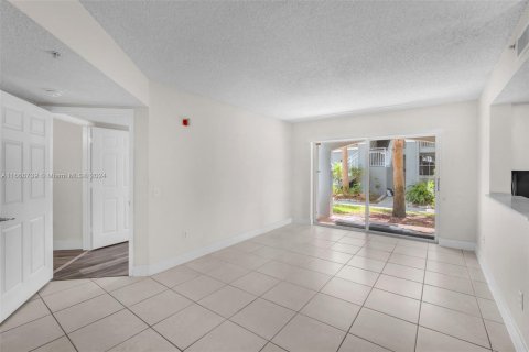 Condominio en venta en Pembroke Pines, Florida, 3 dormitorios, 115.85 m2 № 1386229 - foto 14