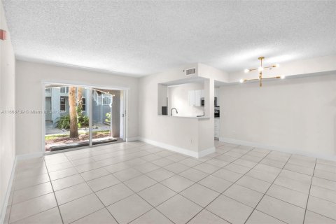 Condominio en venta en Pembroke Pines, Florida, 3 dormitorios, 115.85 m2 № 1386229 - foto 2