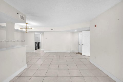 Condominio en venta en Pembroke Pines, Florida, 3 dormitorios, 115.85 m2 № 1386229 - foto 13