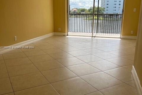 Condo in Pompano Beach, Florida, 2 bedrooms  № 1386230 - photo 5