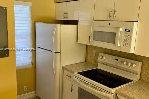 Condo in Pompano Beach, Florida, 2 bedrooms  № 1386230 - photo 9