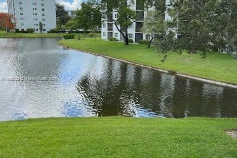 Condo in Pompano Beach, Florida, 2 bedrooms  № 1386230 - photo 7