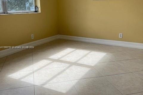 Condo in Pompano Beach, Florida, 2 bedrooms  № 1386230 - photo 12