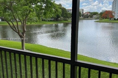 Condo in Pompano Beach, Florida, 2 bedrooms  № 1386230 - photo 8