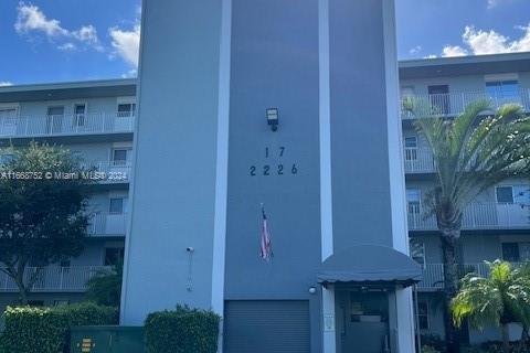 Condo in Pompano Beach, Florida, 2 bedrooms  № 1386230 - photo 2