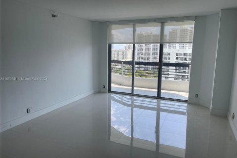 Condo in Aventura, Florida, 2 bedrooms  № 1385796 - photo 23