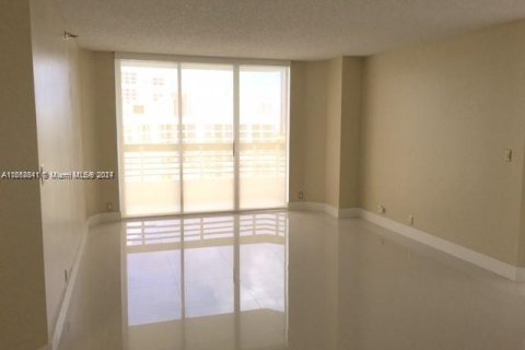 Condo in Aventura, Florida, 2 bedrooms  № 1385796 - photo 16