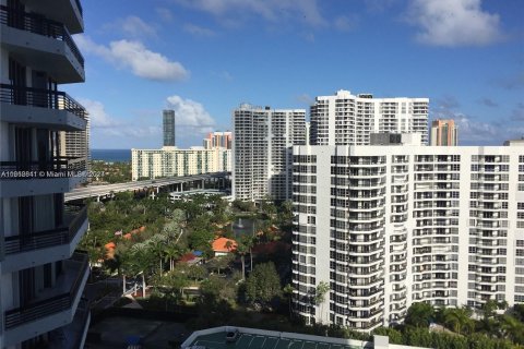 Condo in Aventura, Florida, 2 bedrooms  № 1385796 - photo 1