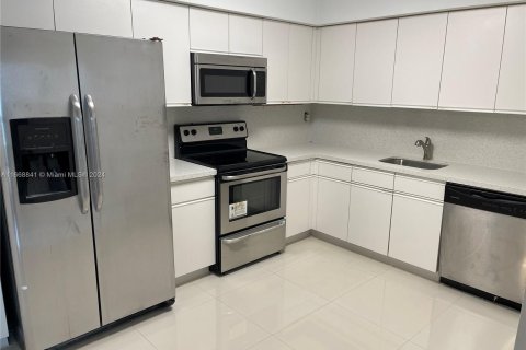 Condo in Aventura, Florida, 2 bedrooms  № 1385796 - photo 10