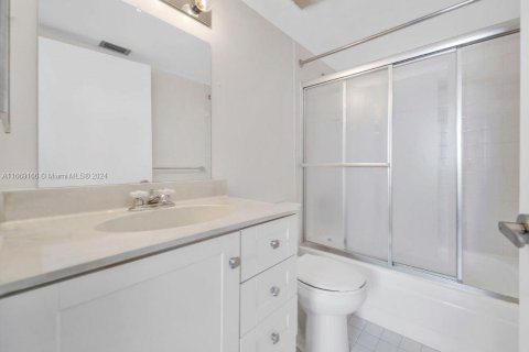 Condominio en alquiler en Miami, Florida, 2 dormitorios, 84.91 m2 № 1386279 - foto 15