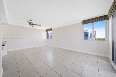 Condominio en alquiler en Miami, Florida, 2 dormitorios, 84.91 m2 № 1386279 - foto 16