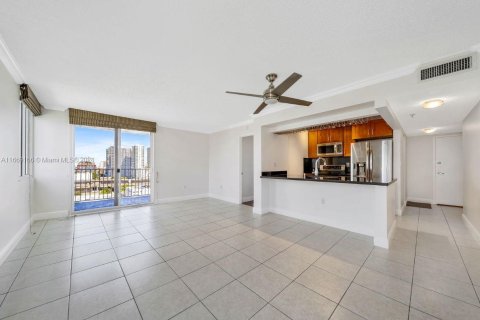 Condominio en alquiler en Miami, Florida, 2 dormitorios, 84.91 m2 № 1386279 - foto 4