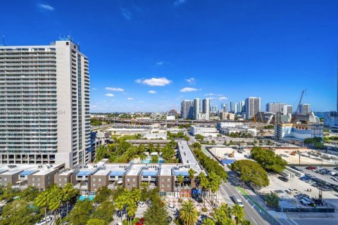 Condominio en alquiler en Miami, Florida, 2 dormitorios, 84.91 m2 № 1386279 - foto 2