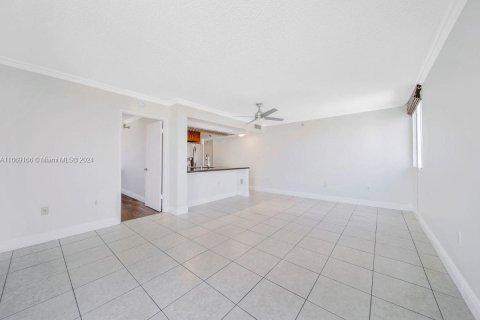 Condominio en alquiler en Miami, Florida, 2 dormitorios, 84.91 m2 № 1386279 - foto 9