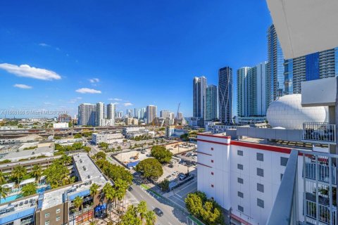 Condominio en alquiler en Miami, Florida, 2 dormitorios, 84.91 m2 № 1386279 - foto 1