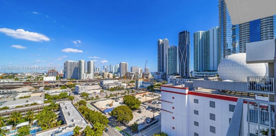 Condominio en Miami, Florida, 2 dormitorios  № 1386279