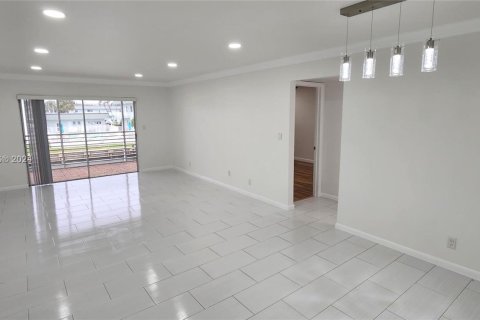 Condominio en venta en North Palm Beach, Florida, 2 dormitorios, 94.2 m2 № 934171 - foto 2
