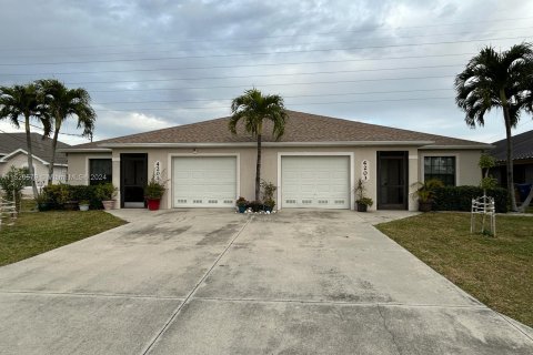 Immobilier commercial à vendre à Cape Coral, Floride № 990933 - photo 2