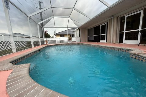 Купить коммерческую недвижимость в Кейп-Корал, Флорида № 990933 - фото 7