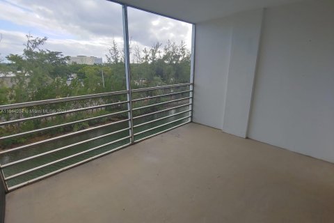 Copropriété à vendre à North Miami Beach, Floride: 2 chambres, 95.22 m2 № 1327826 - photo 21