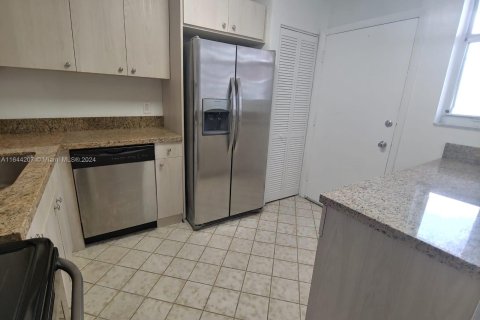 Copropriété à vendre à North Miami Beach, Floride: 2 chambres, 95.22 m2 № 1327826 - photo 30