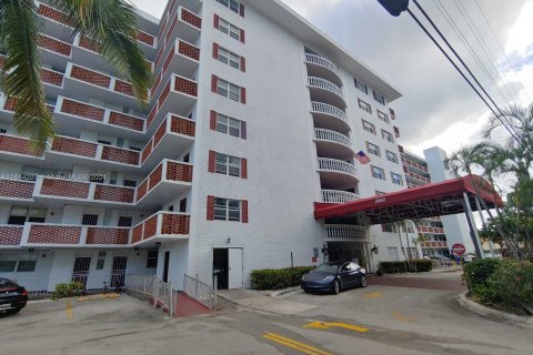 Copropriété à vendre à North Miami Beach, Floride: 2 chambres, 95.22 m2 № 1327826 - photo 9