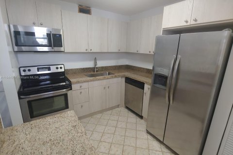 Copropriété à vendre à North Miami Beach, Floride: 2 chambres, 95.22 m2 № 1327826 - photo 26