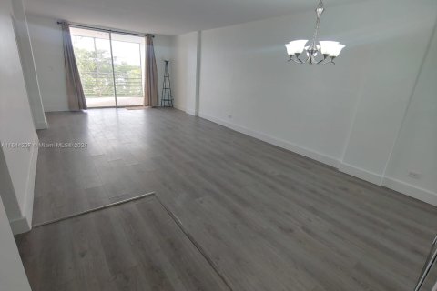 Copropriété à vendre à North Miami Beach, Floride: 2 chambres, 95.22 m2 № 1327826 - photo 14