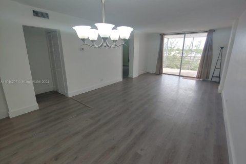 Copropriété à vendre à North Miami Beach, Floride: 2 chambres, 95.22 m2 № 1327826 - photo 10