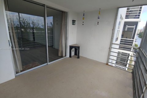 Copropriété à vendre à North Miami Beach, Floride: 2 chambres, 95.22 m2 № 1327826 - photo 18