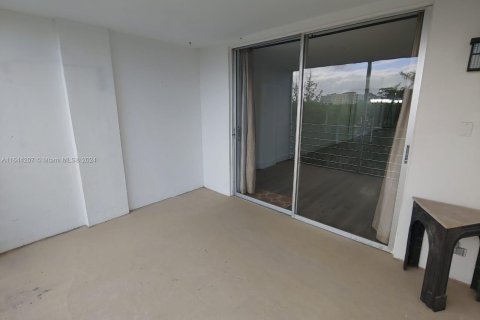 Copropriété à vendre à North Miami Beach, Floride: 2 chambres, 95.22 m2 № 1327826 - photo 16