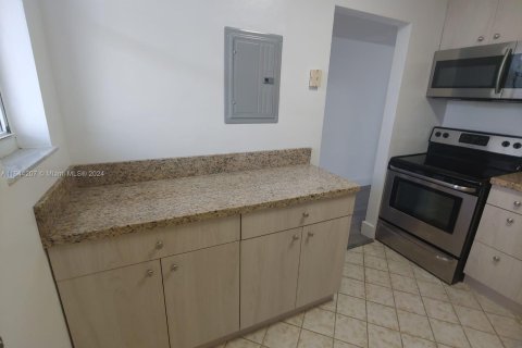 Copropriété à vendre à North Miami Beach, Floride: 2 chambres, 95.22 m2 № 1327826 - photo 25