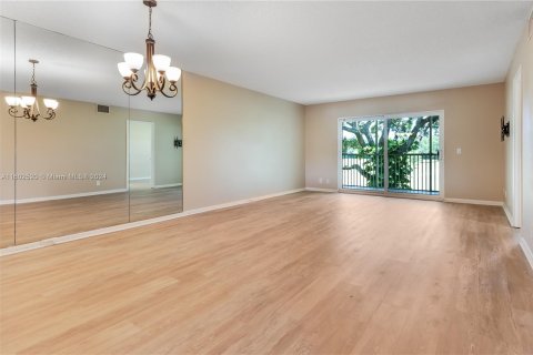 Copropriété à vendre à Pembroke Pines, Floride: 2 chambres, 110.74 m2 № 1221085 - photo 14