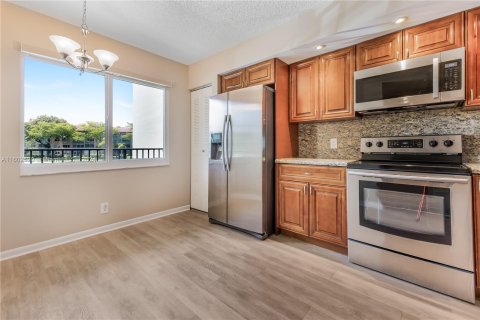 Copropriété à vendre à Pembroke Pines, Floride: 2 chambres, 110.74 m2 № 1221085 - photo 4