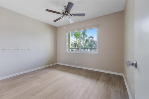 Copropriété à vendre à Pembroke Pines, Floride: 2 chambres, 110.74 m2 № 1221085 - photo 9