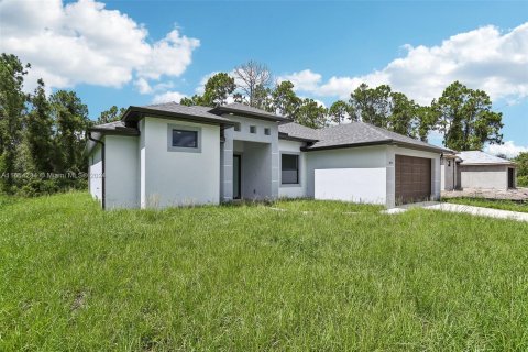 Villa ou maison à vendre à Lehigh Acres, Floride: 3 chambres, 154.87 m2 № 1348871 - photo 1