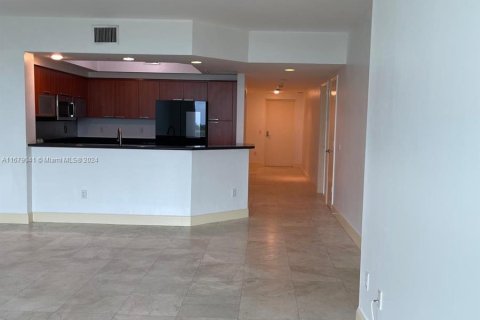 Condo in North Miami, Florida, 3 bedrooms  № 1409116 - photo 1