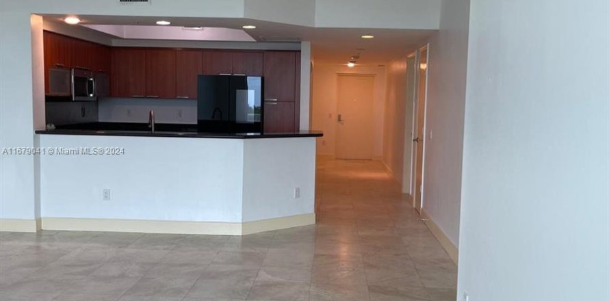 Condo in North Miami, Florida, 3 bedrooms  № 1409116