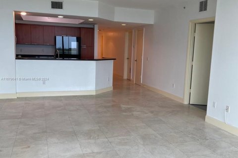 Condo in North Miami, Florida, 3 bedrooms  № 1409116 - photo 2