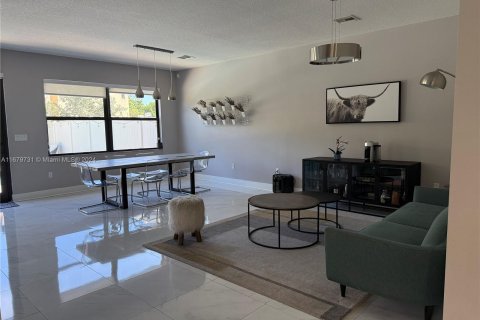 Casa en venta en Miami, Florida, 4 dormitorios, 206.52 m2 № 1409157 - foto 5